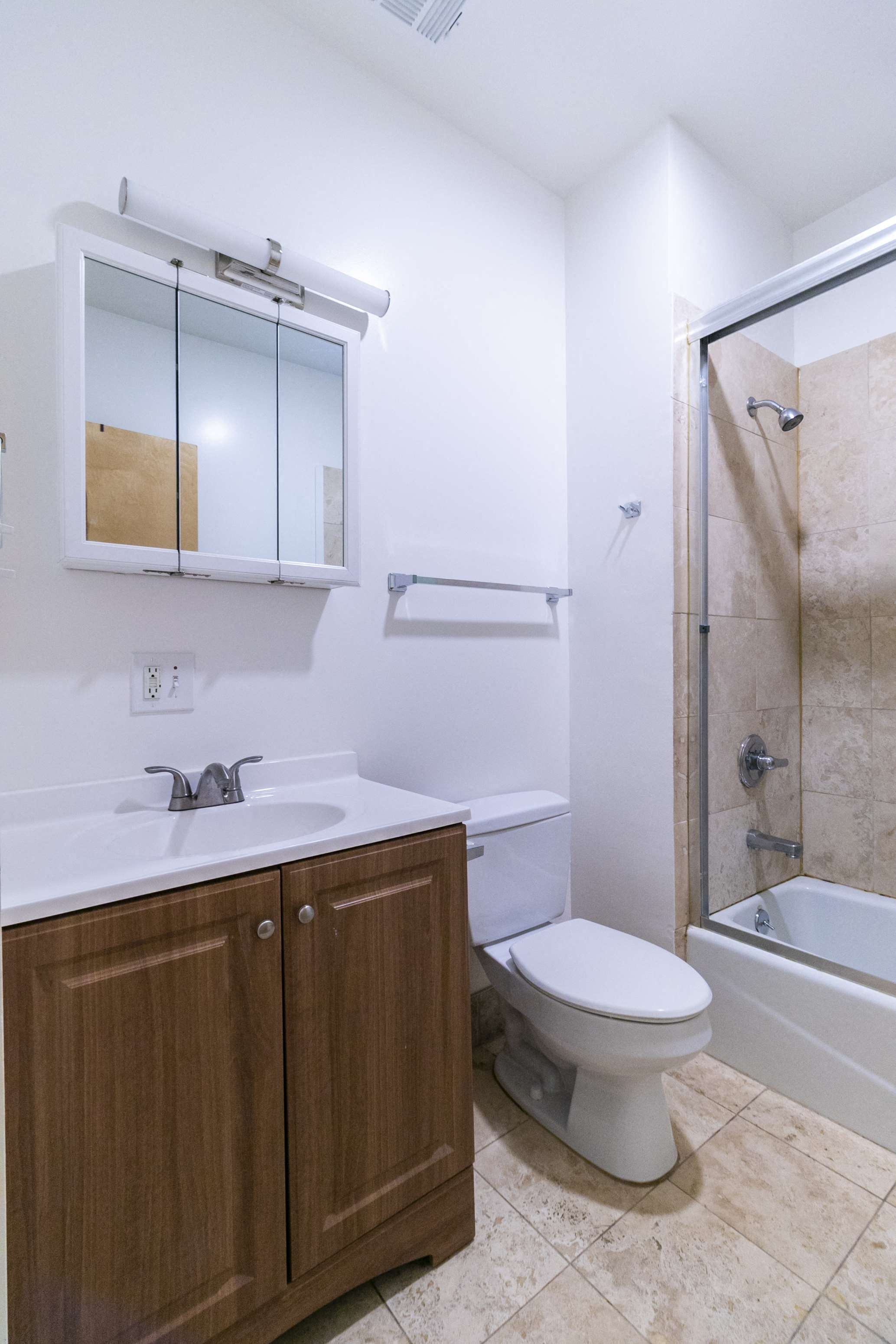2597 Telegraph Ave photo 4